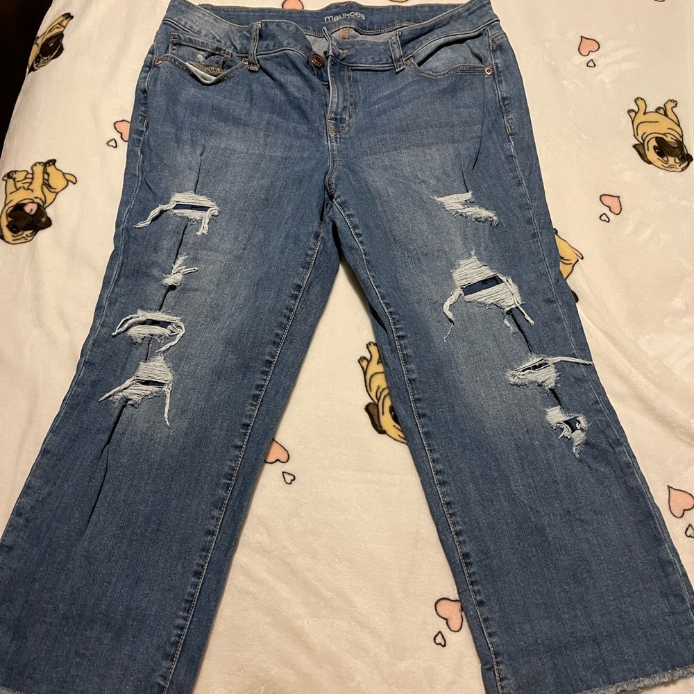 Maurice’s distressed capris